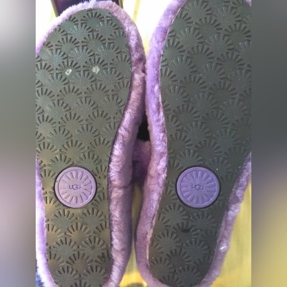 FAB CON UGGS PURPLE FUZZY FURRY AND FUN SZ.9 WORN A FEW TIMES IN HOUSE (TOO BIG) - Picture 8 of 8